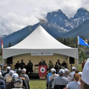La cérémonie d'ouverture du pavillon Canmore le 4 juin 2005