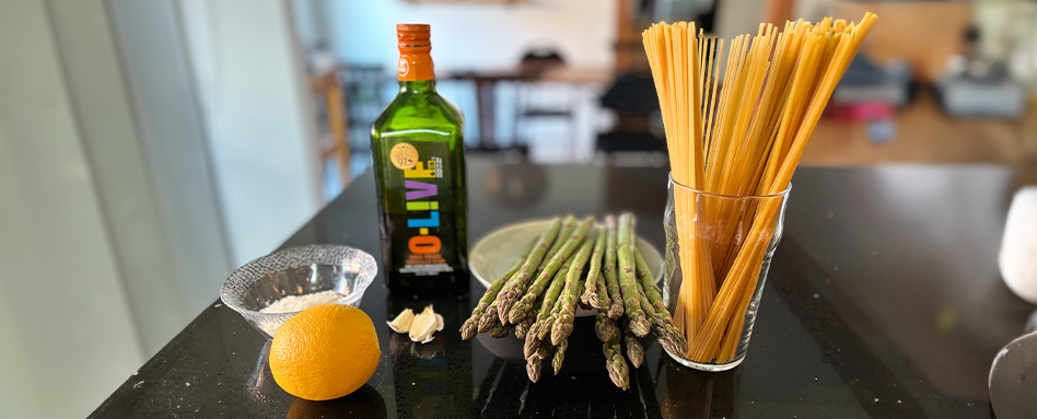 Asparagus pasta ingredients | Ingrédients des pâtes aux asperges