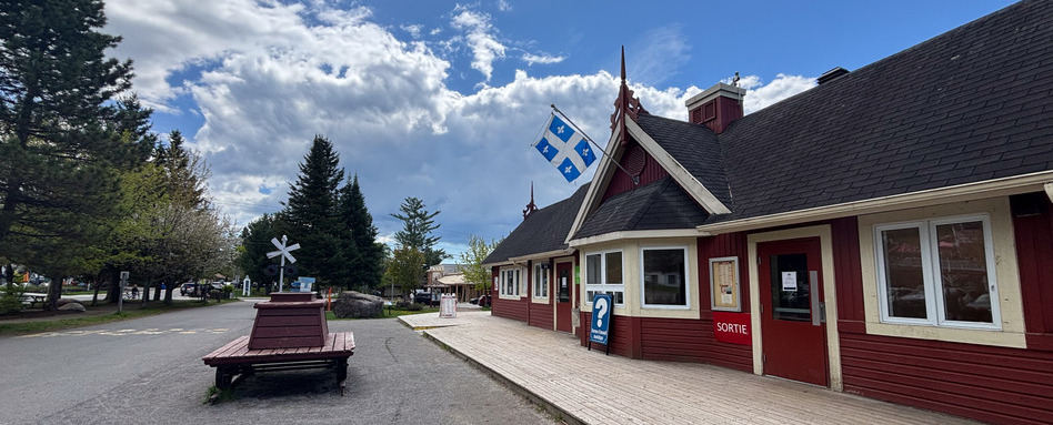 info building with quebec flag and trees background