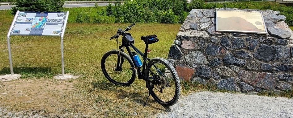 bike with a waterbottle on a trail