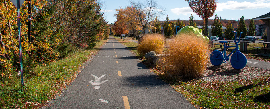 QC - LEstriade - Granby | Trans Canada Trail kids park and fall foliage