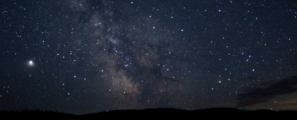 01Support image_Web story_AB_Look Up winter skies_Sylvia Dekker | Trans Canada Trail starry evening with clouds and stars in sky