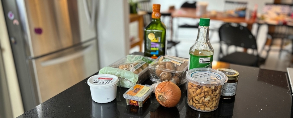 02Support image_Mushroom soup food series_credit Amy Schwartz | Trans Canada Trail mushrooms onion and olive oil on counter