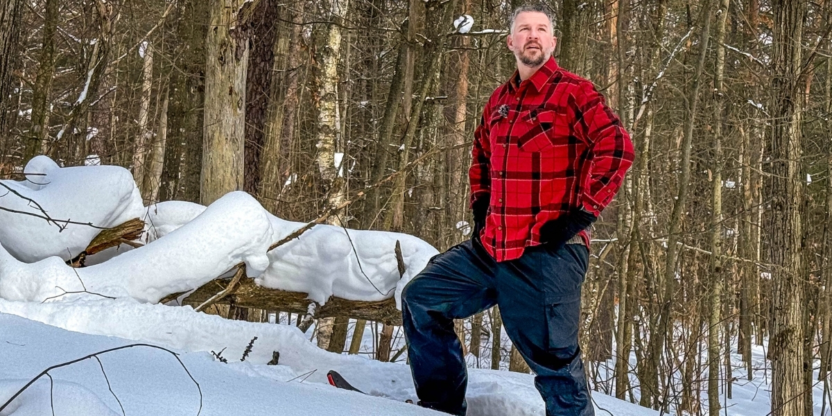 00Feature image_ON_Web story_Snowshoeing in Durham Forest_credit Kevin Wagar | Trans Canada Trail man standing on snowshoes posing on a snowy day in forest