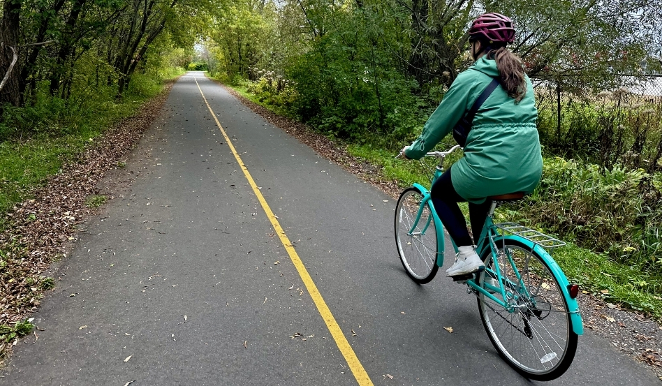01Support image_ON_Bri Mitchell biking in ON-Kate Pace Way_credit Bri Mitchell_cannot reuse | Trans Canada Trail woman biking on paved trail