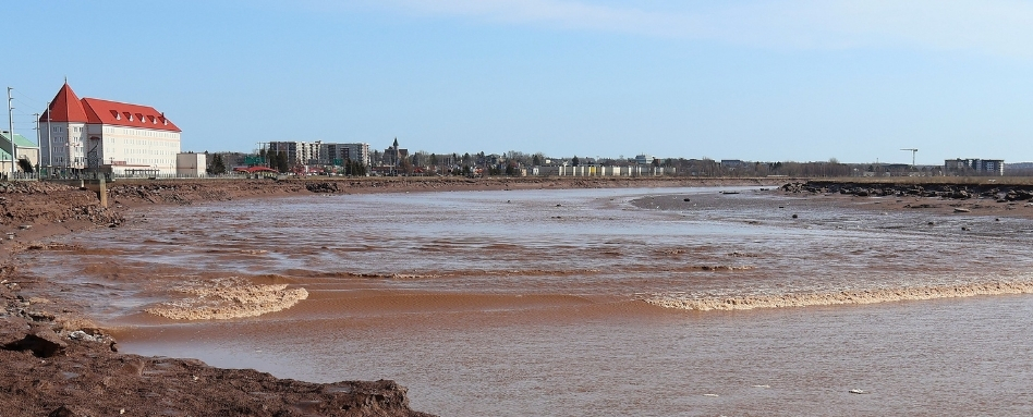 02Support image_Tidal Bore on Petitcodiac_credit Cathy Donaldson | Trans Canada Trail brown river with house atop on a sunny day
