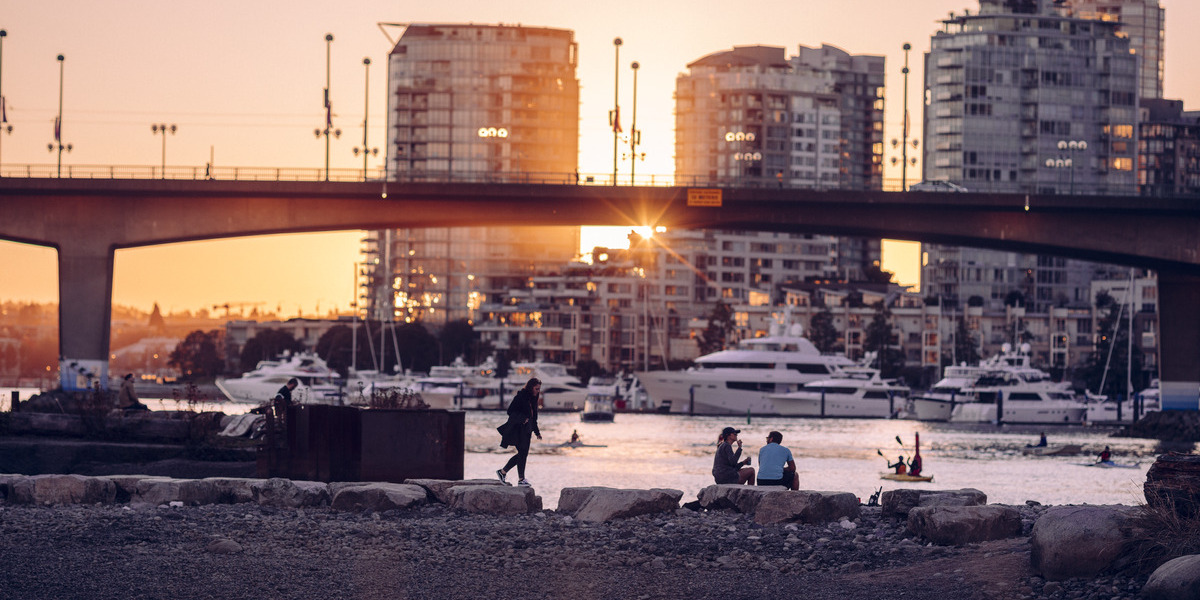 00Feature image_Everyone Outdoors Together_credit Destination Vancouver-Nelson Mouellic | Trans Canada Trail skyline view of a harbor with condo towers at sunset