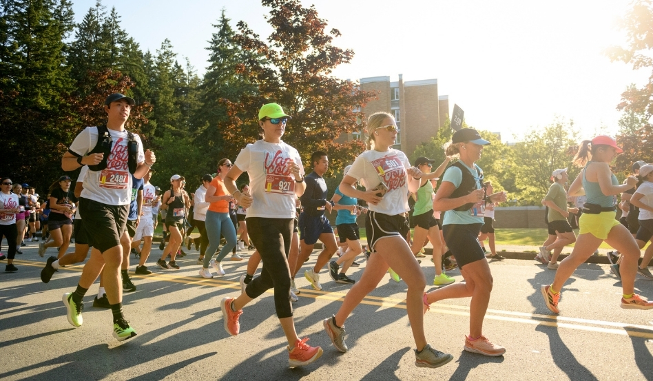 03Support image_credit Canada Running Series | Trans Canada Trail group of people running on a summer day
