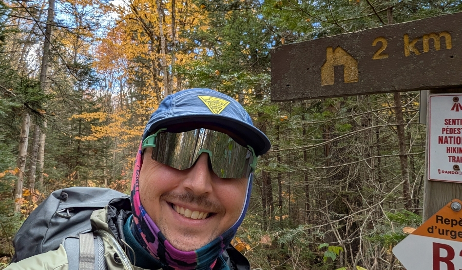 01Support image_MEC Laval_credit Marc-André Aubin | Trans Canada Trail man taking a selfie infront of trail signage in forest