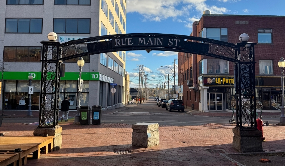 01Support image_Sarah Shandl_credit Sarah Shandl | Trans Canada Trail signage of Rue Main St