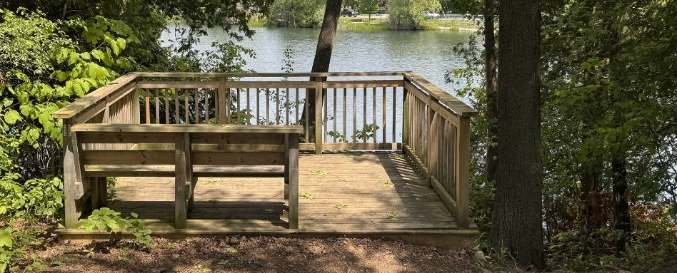 03Support image_Trail Care 2025_credit Outlook Tralis Committee | Sentier Transcanadien A wooden lookout area overlooking water.