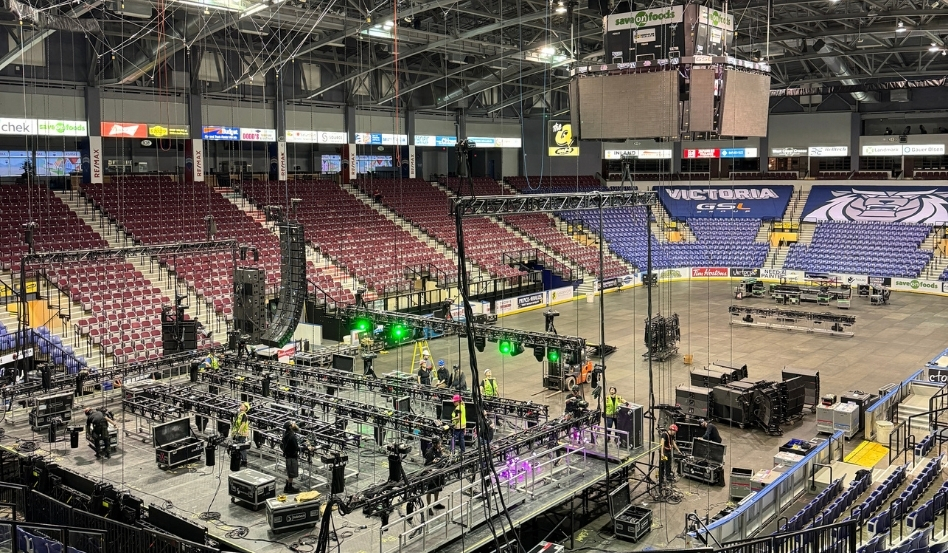 03Support image_credit Sarah Shandl | Trans Canada Trail stadium tour setup